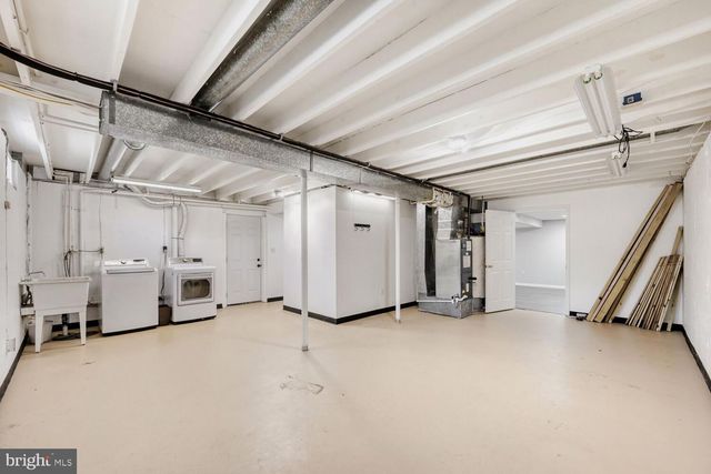 9 FRANCIS GREEN CIR, Essex, MD 21221