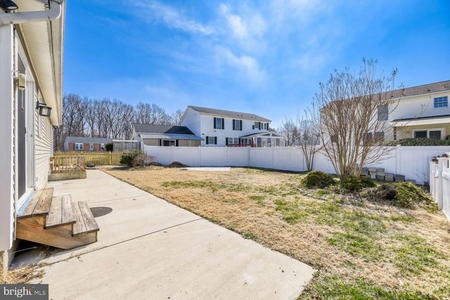 9 FRANCIS GREEN CIR, Essex, MD 21221