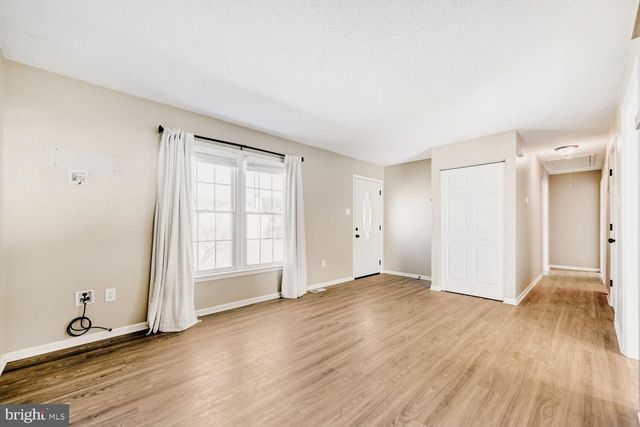 9 FRANCIS GREEN CIR, Essex, MD 21221