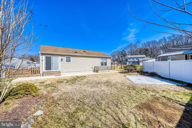 9 FRANCIS GREEN CIR, Essex, MD 21221