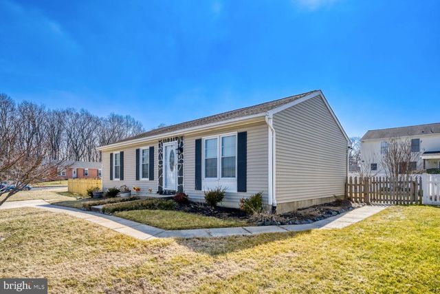 9 FRANCIS GREEN CIR, Essex, MD 21221