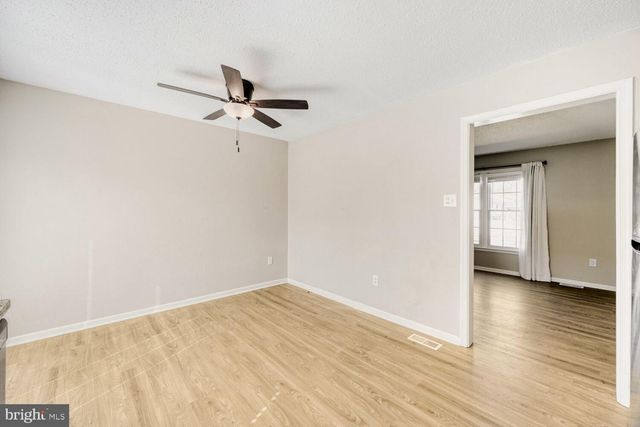 9 FRANCIS GREEN CIR, Essex, MD 21221