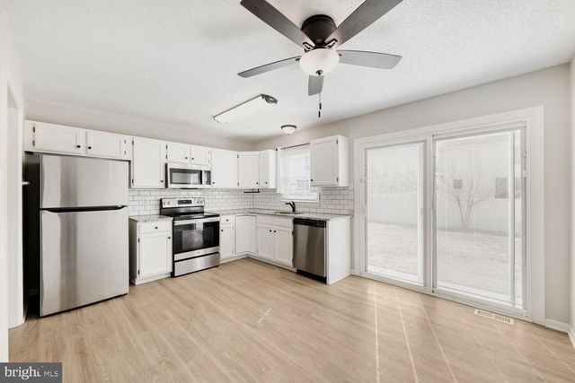 9 FRANCIS GREEN CIR, Essex, MD 21221