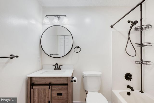 9 FRANCIS GREEN CIR, Essex, MD 21221