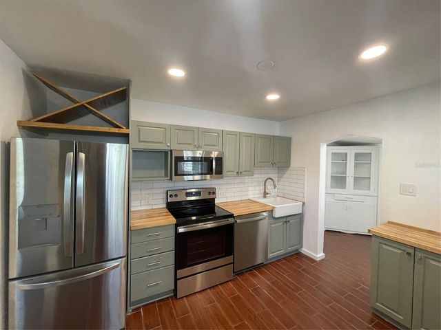 4221 BURLINGTON AVENUE N, St Petersburg, FL 33713