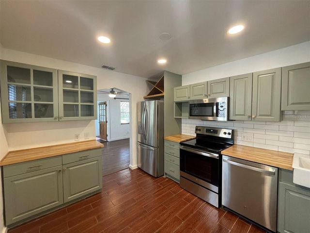 4221 BURLINGTON AVENUE N, St Petersburg, FL 33713