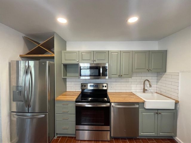 4221 BURLINGTON AVENUE N, St Petersburg, FL 33713