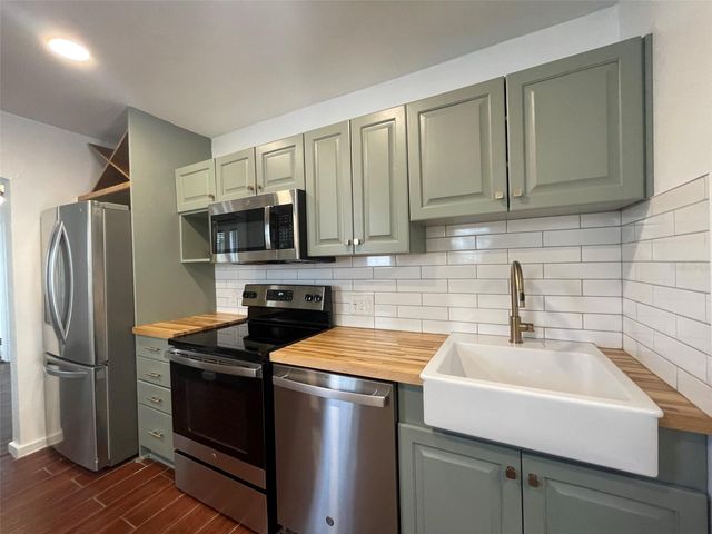 4221 BURLINGTON AVENUE N, St Petersburg, FL 33713