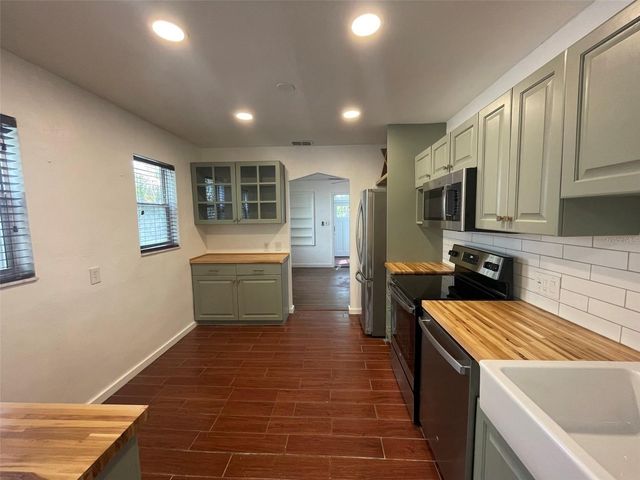 4221 BURLINGTON AVENUE N, St Petersburg, FL 33713
