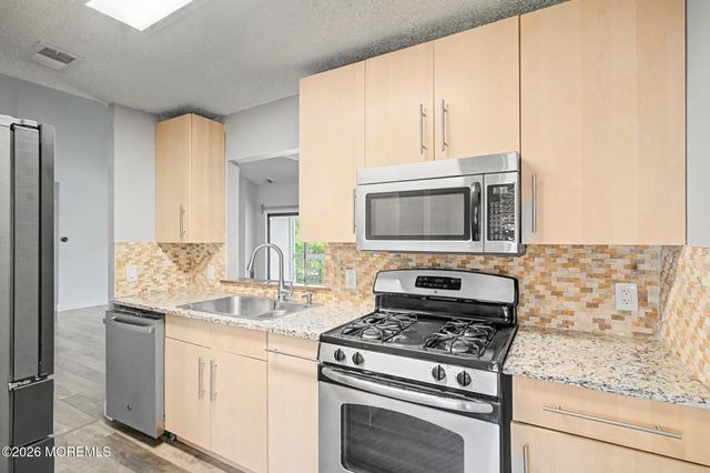 208 Sunshine Court 208, Parlin, NJ 08859