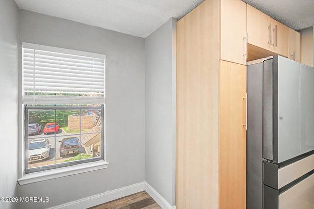 208 Sunshine Court 208, Parlin, NJ 08859