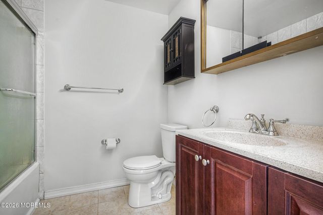 208 Sunshine Court 208, Parlin, NJ 08859