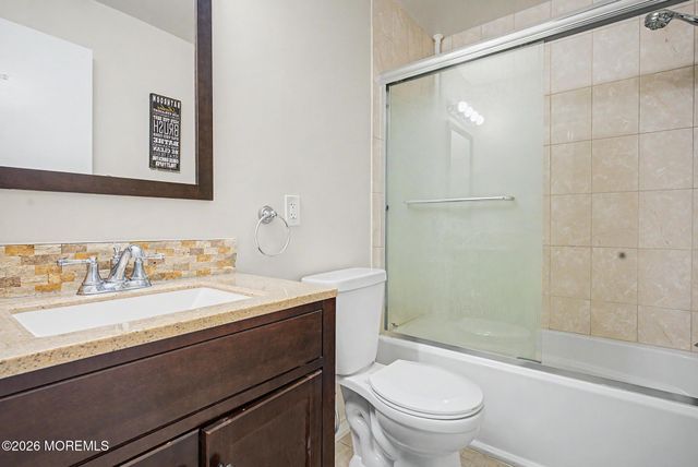 208 Sunshine Court 208, Parlin, NJ 08859