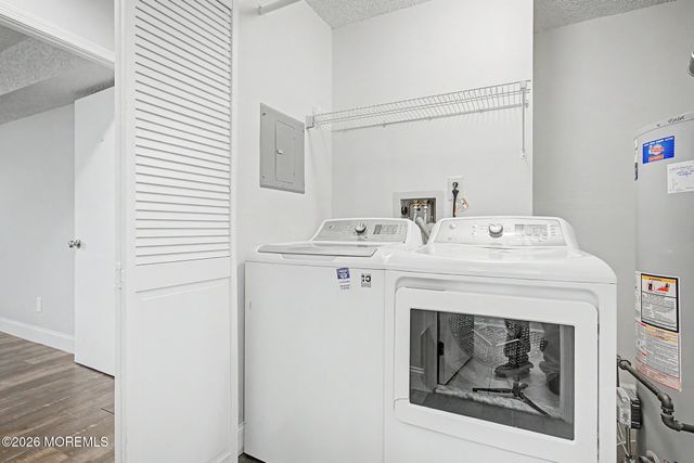 208 Sunshine Court 208, Parlin, NJ 08859