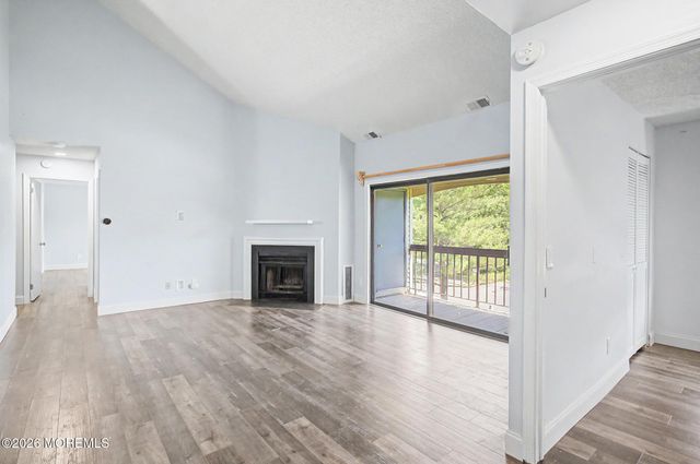 208 Sunshine Court 208, Parlin, NJ 08859