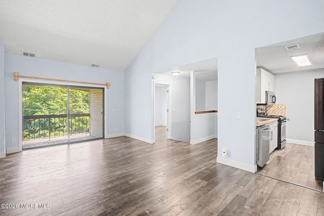 208 Sunshine Court 208, Parlin, NJ 08859