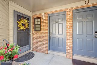 208 Sunshine Court 208, Parlin, NJ 08859