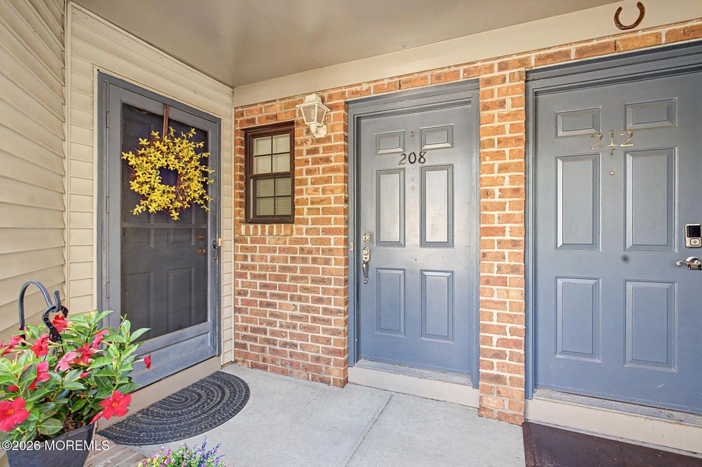 208 Sunshine Court 208, Parlin, NJ 08859