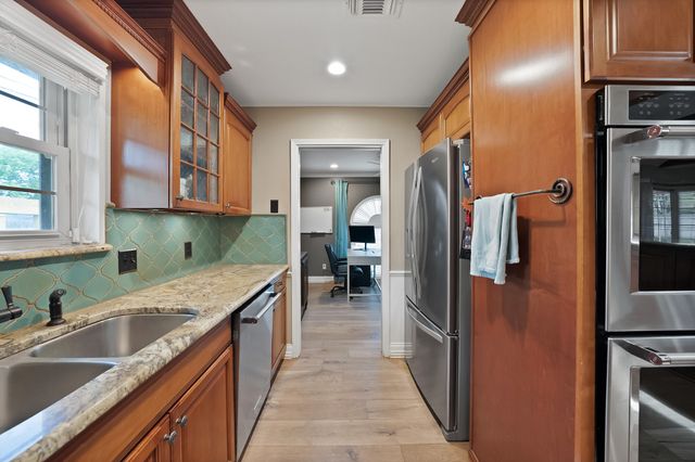 1500 Wagon Wheel Trail, Pantego, TX 76013