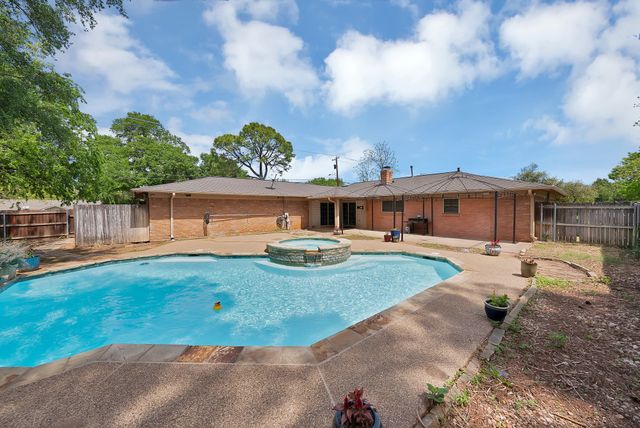 1500 Wagon Wheel Trail, Pantego, TX 76013