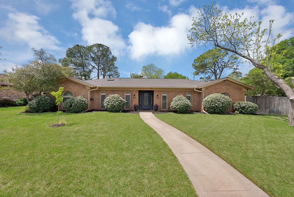 1500 Wagon Wheel Trail, Pantego, TX 76013