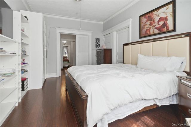 6051 68TH Avenue, Ridgewood, NY 11385