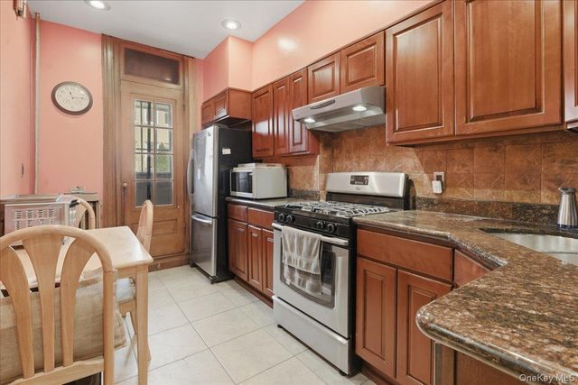 6051 68TH Avenue, Ridgewood, NY 11385