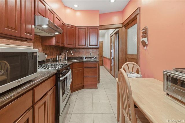 6051 68TH Avenue, Ridgewood, NY 11385