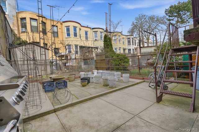 6051 68TH Avenue, Ridgewood, NY 11385