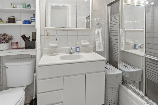 6051 68TH Avenue, Ridgewood, NY 11385