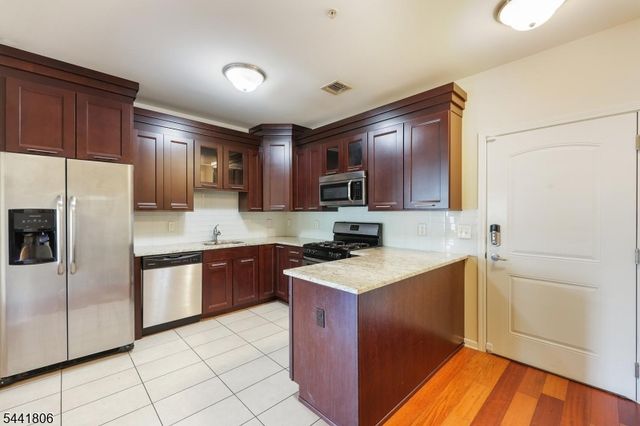 104 E Elizabeth Ave, Linden City, NJ 07036