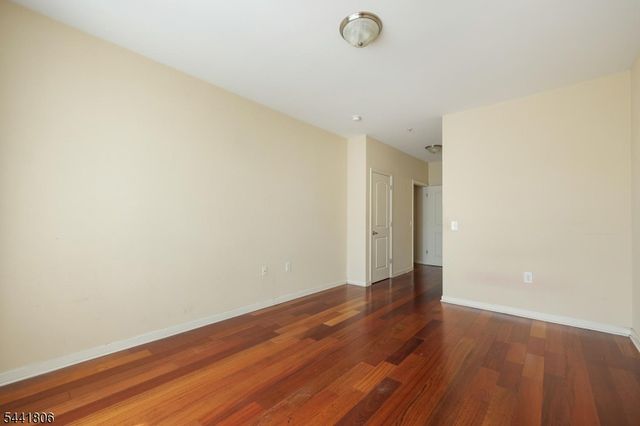 104 E Elizabeth Ave, Linden City, NJ 07036