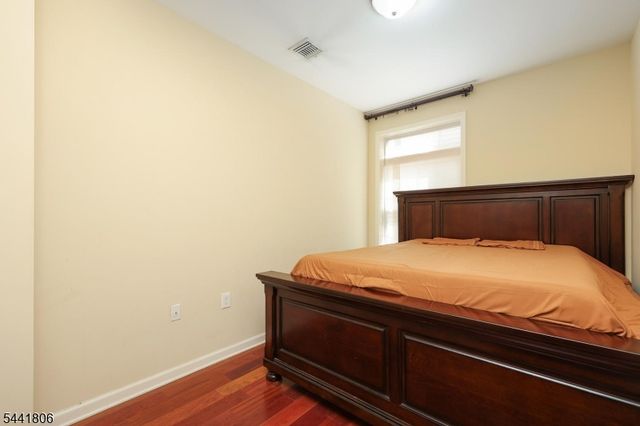 104 E Elizabeth Ave, Linden City, NJ 07036