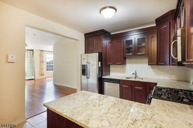 104 E Elizabeth Ave, Linden City, NJ 07036