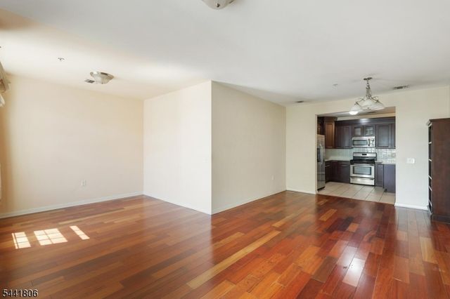 104 E Elizabeth Ave, Linden City, NJ 07036