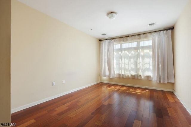 104 E Elizabeth Ave, Linden City, NJ 07036