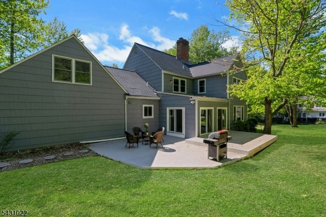 22 SANDALWOOD DR, Warren Twp., NJ 07059