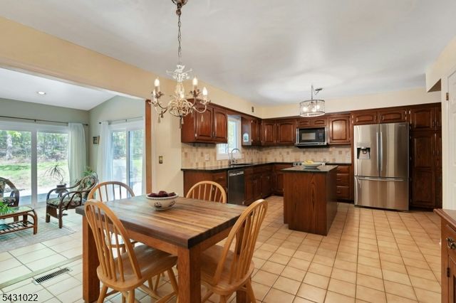 22 SANDALWOOD DR, Warren Twp., NJ 07059