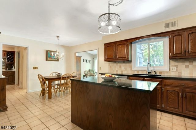 22 SANDALWOOD DR, Warren Twp., NJ 07059