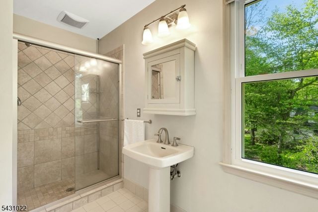 22 SANDALWOOD DR, Warren Twp., NJ 07059