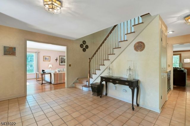 22 SANDALWOOD DR, Warren Twp., NJ 07059
