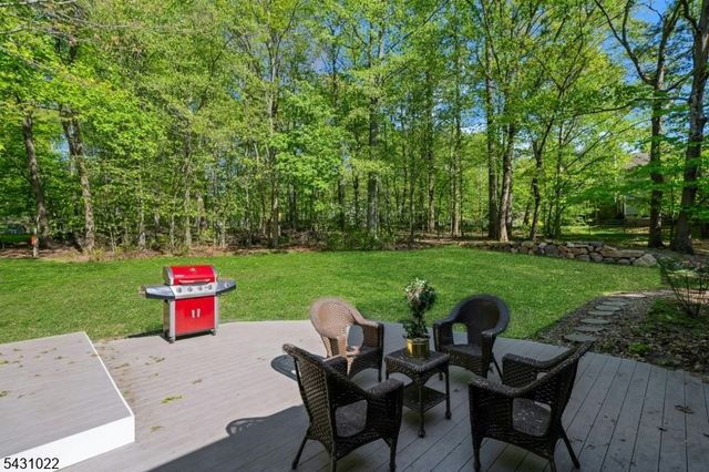 22 SANDALWOOD DR, Warren Twp., NJ 07059