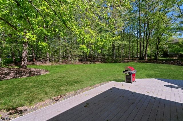 22 SANDALWOOD DR, Warren Twp., NJ 07059