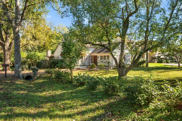 201 Brookfield Ave, Nashville, TN 37205