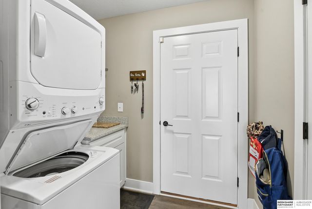 2714 N 202nd Street, Elkhorn, NE 68022