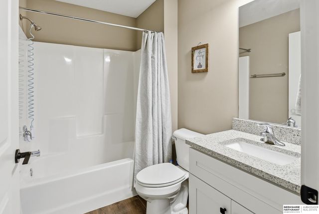 2714 N 202nd Street, Elkhorn, NE 68022