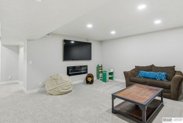 2714 N 202nd Street, Elkhorn, NE 68022