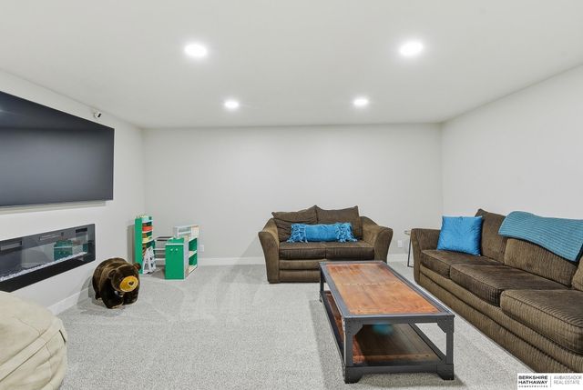 2714 N 202nd Street, Elkhorn, NE 68022