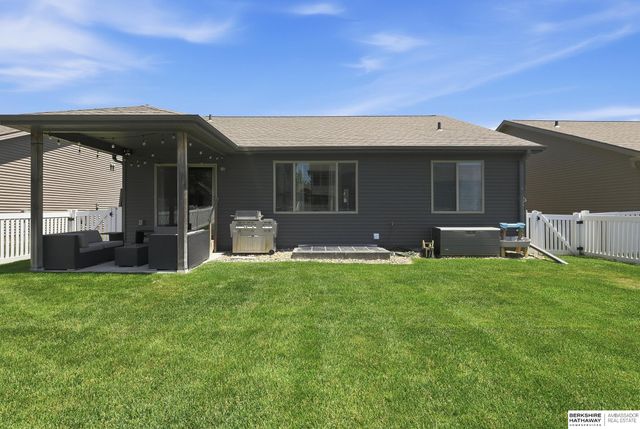 2714 N 202nd Street, Elkhorn, NE 68022