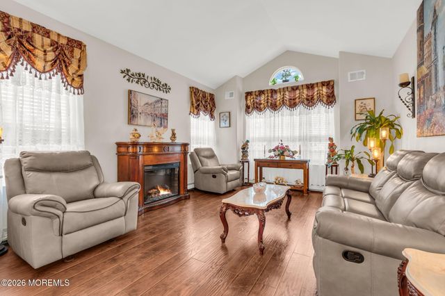 40 Isabella Drive, Manchester, NJ 08759